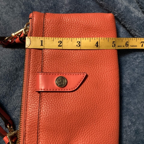 Michael Kors cross body/Shoulder/clutch purse. An orangey salmon colored. - Picture 13 of 13